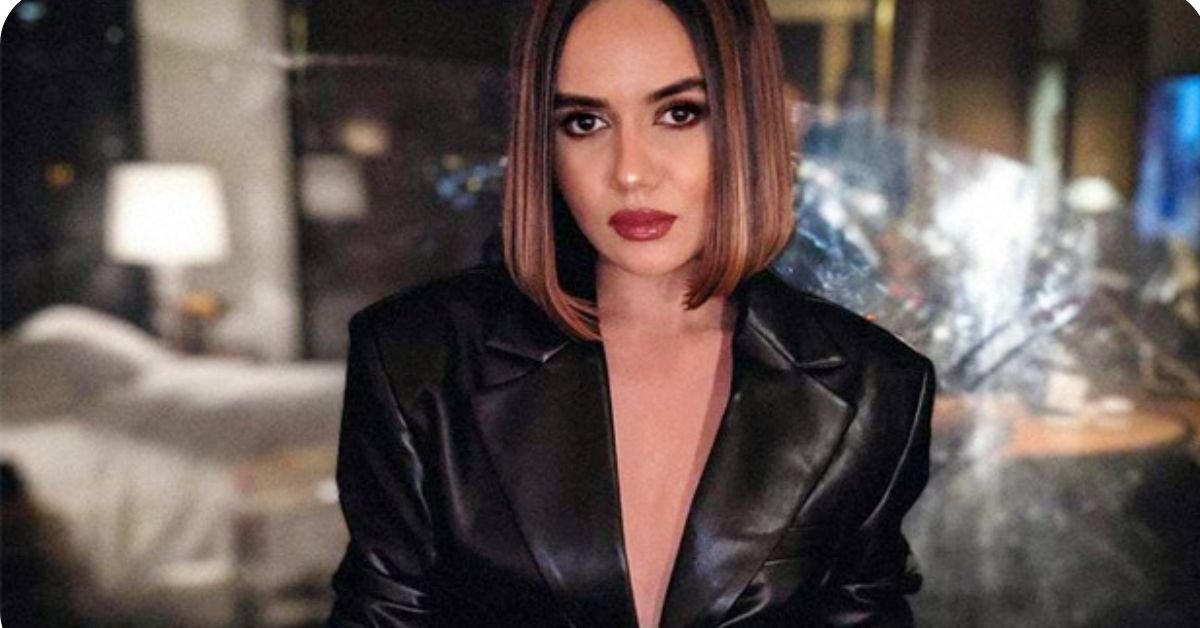 Komal Pandey fashion Outfits 