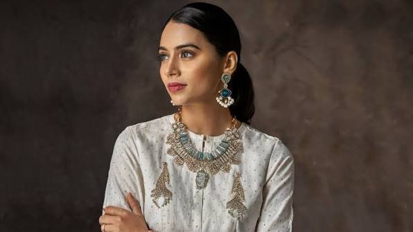 Minimalist Festive Kurtas with Statement Jewellery